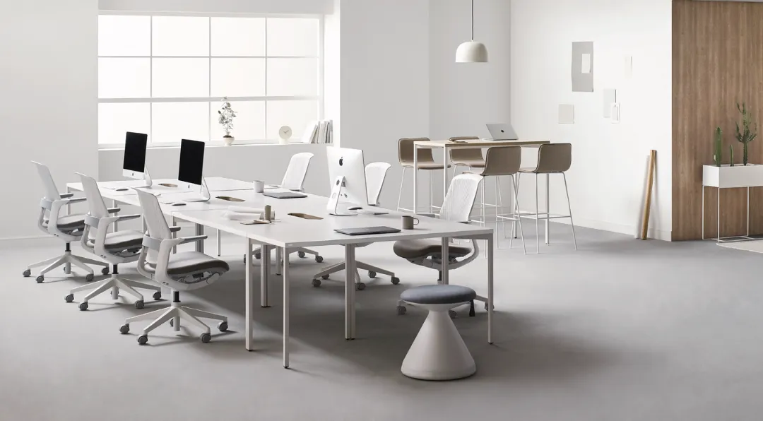 BÀN LÀM VIỆC FURSYS FOD4 - KHUNG TRẮNG