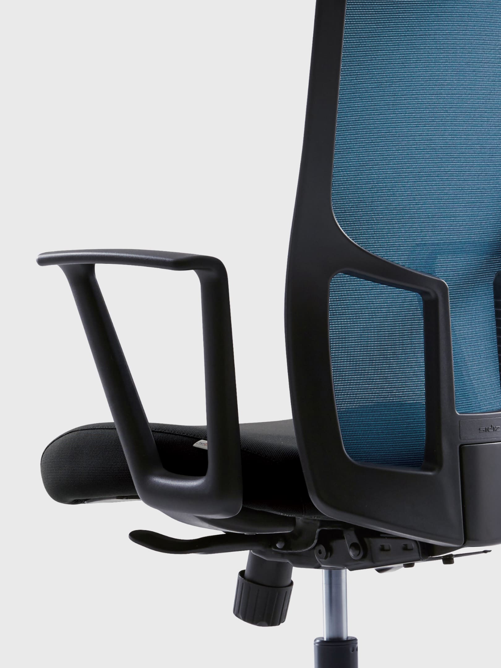GHẾ CÔNG THÁI HỌC FURSYS SDT2 T20 - KHUNG ĐEN