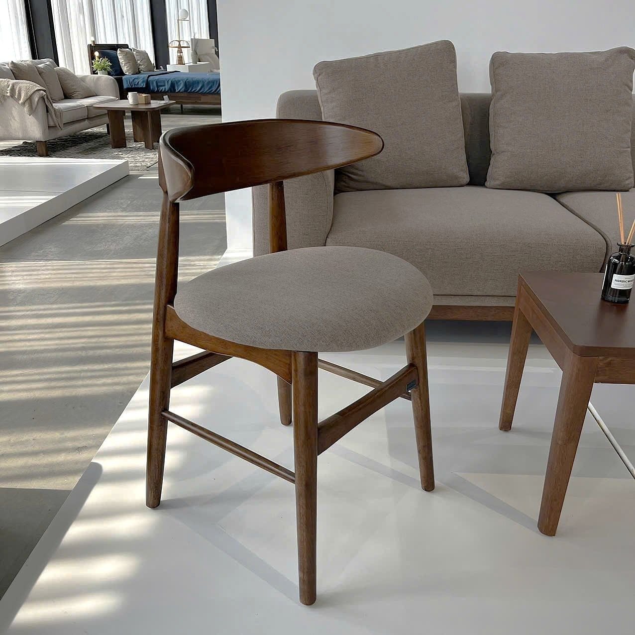 Ghế Ăn Gỗ Cao Su Tự Nhiên MOHO MILAN 601